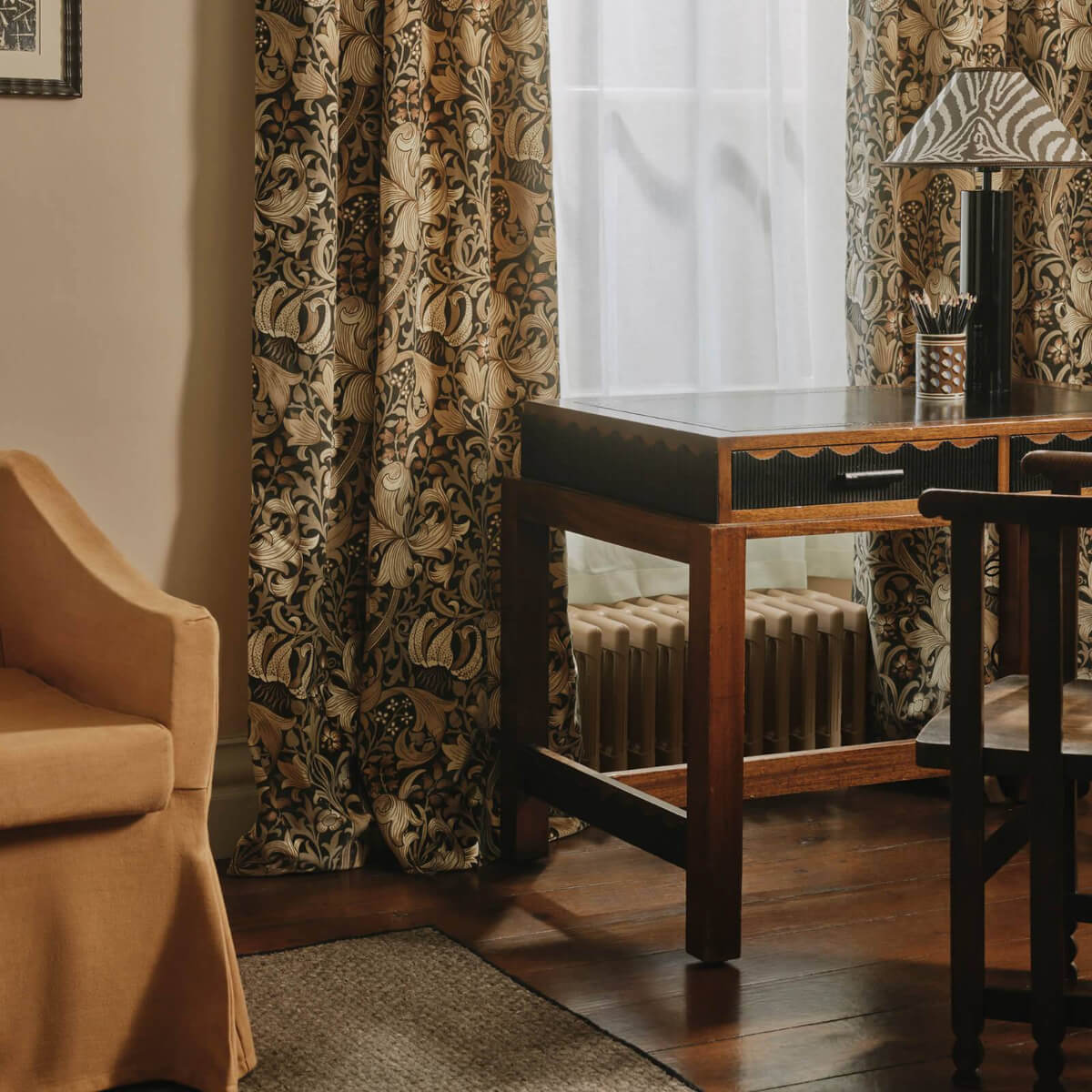 House of Hackney Autumn/Winter Collection Is Inspired by William Morris 24 nordroom-house-of-hackney-autum-winter25-collection-fabric_gl_velvet_noir