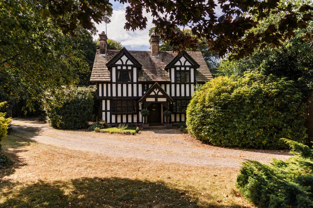 A Charming Timber-Framed Victorian Country House in England 29 north-lodge23