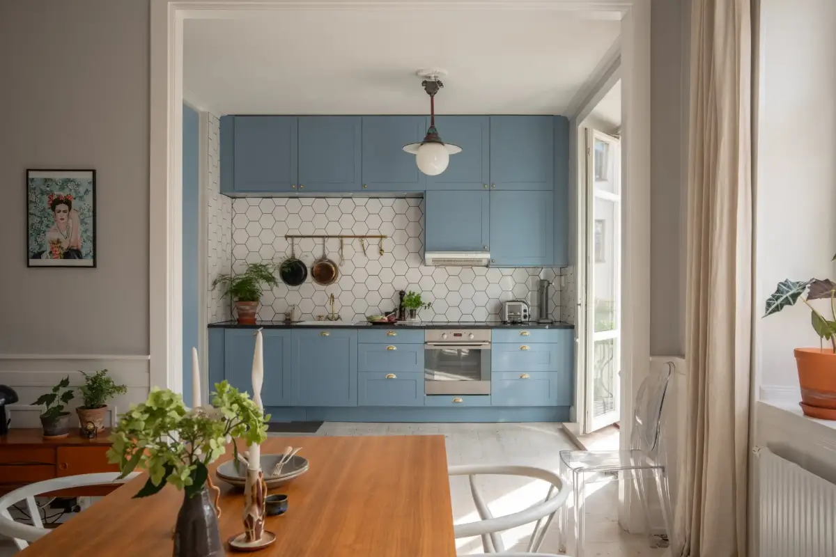 A Light Turn-of-the-Century Apartment with a Blue Kitchen 10 open plan living space