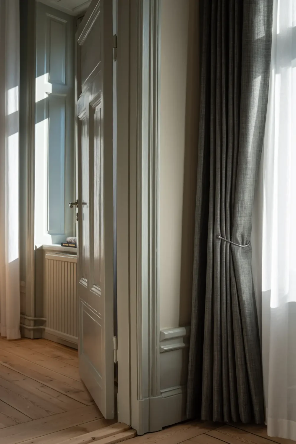 Historic Elegance and a French-Style Kitchen and Bathroom in a Stockholm Apartment 24 painted joinery