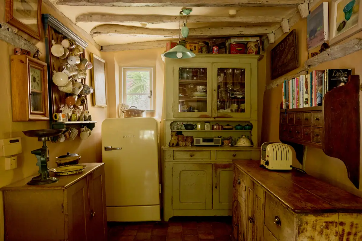 An English Cottage with Historic Character and a Charming Garden 15 palm-cottage18