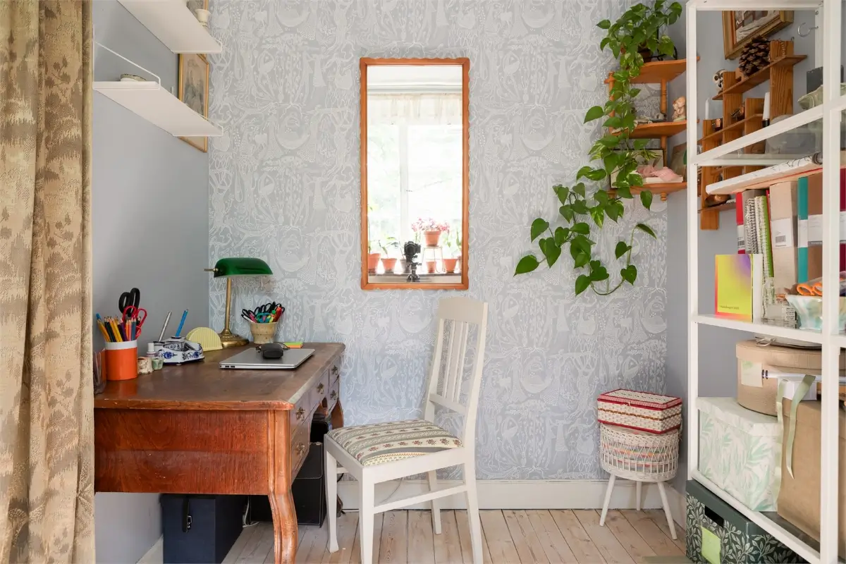Plants and Antiques in a Spacious Stockholm Apartment 21 plant-filled swedish apartment10