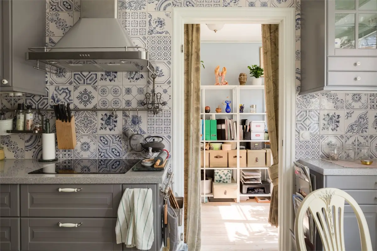 Plants and Antiques in a Spacious Stockholm Apartment 19 plant-filled swedish apartment12