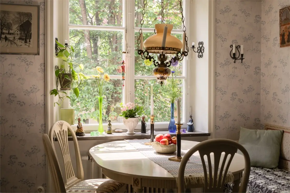 Plants and Antiques in a Spacious Stockholm Apartment 16 plant-filled swedish apartment13