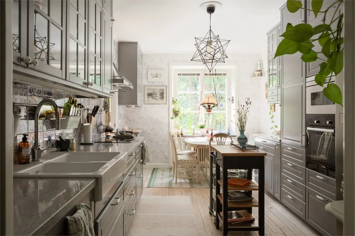 plant-filled swedish apartment15