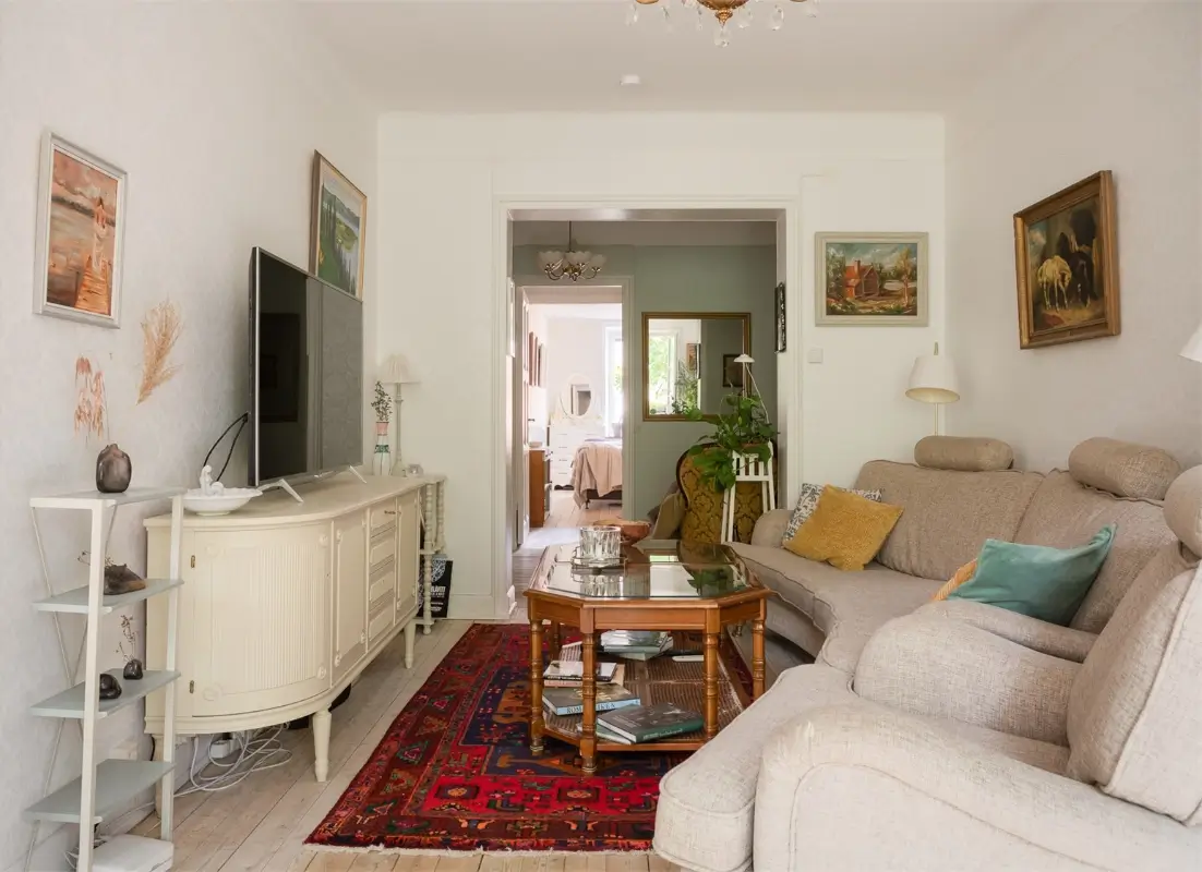 Plants and Antiques in a Spacious Stockholm Apartment 10 plant-filled swedish apartment18