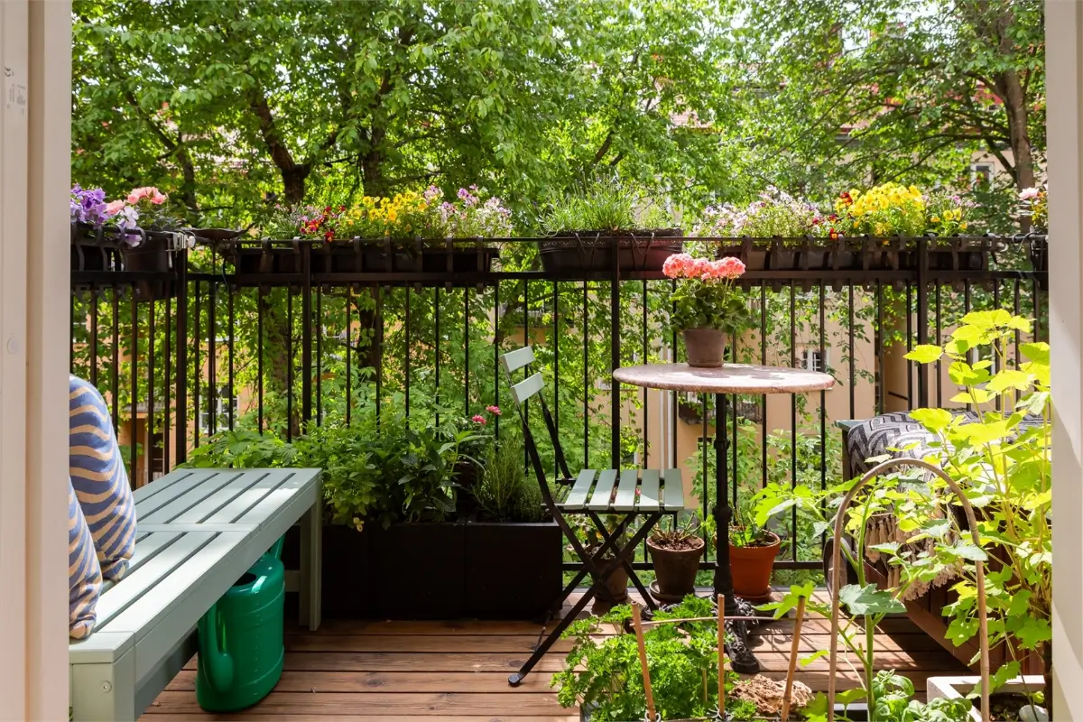 Plants and Antiques in a Spacious Stockholm Apartment 6 plant-filled swedish apartment22