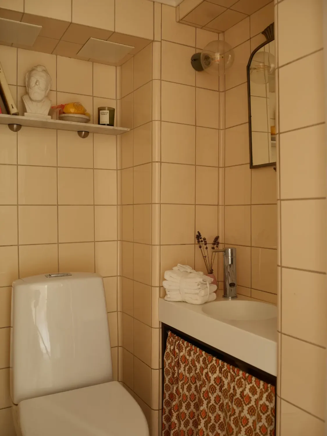 A Well-Preserved 1920s House with a Green Kitchen in Stockholm 35 powder room