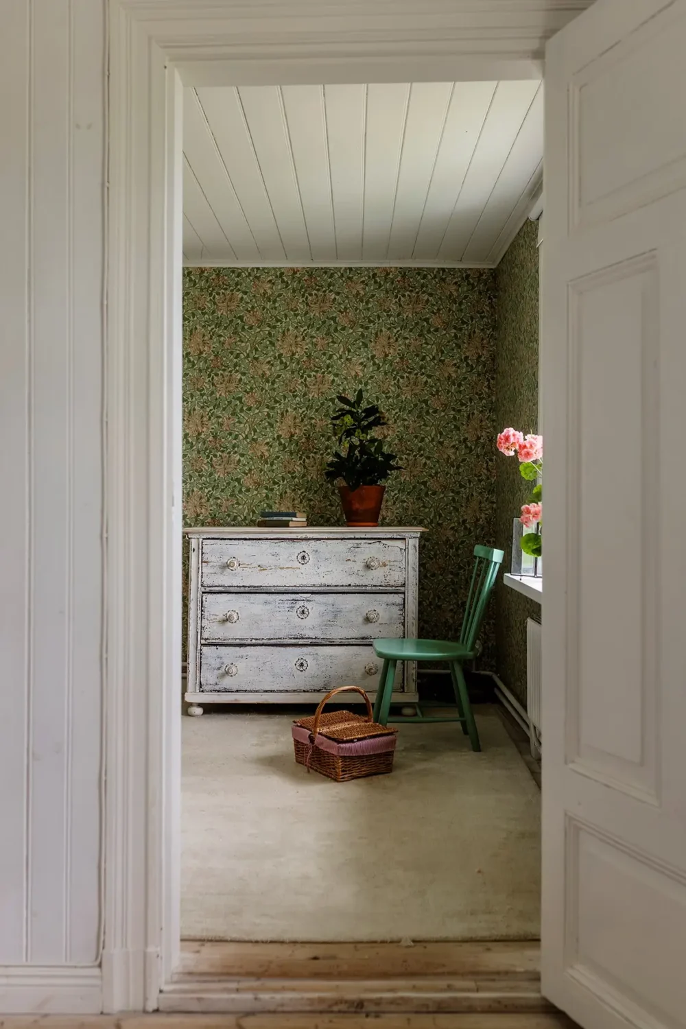 A Cozy Family Home in a Renovated 19th Century School Building 26 school-conversion-sweden-nordroom15