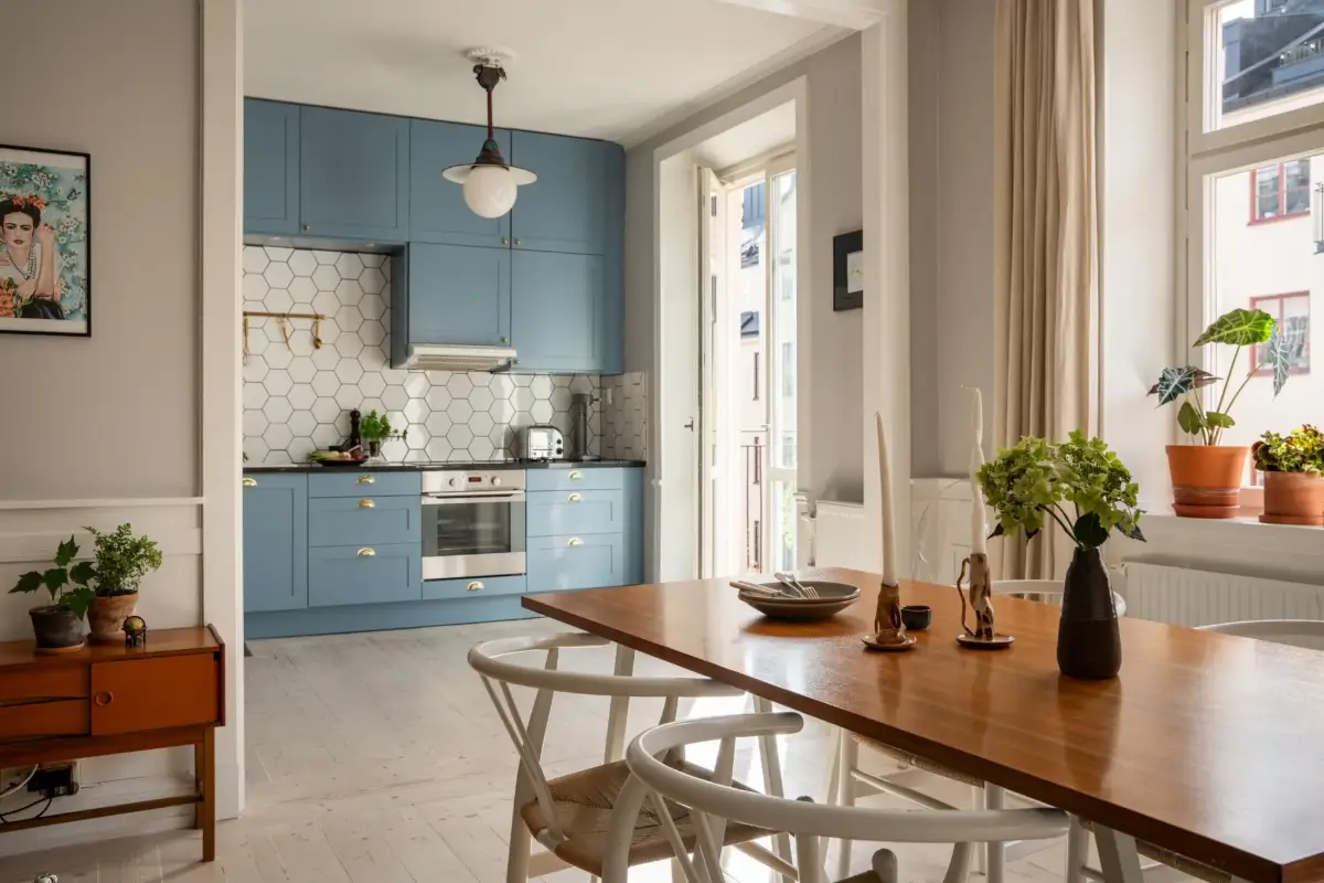 A Light Turn-of-the-Century Apartment with a Blue Kitchen 9 semi open plan living space