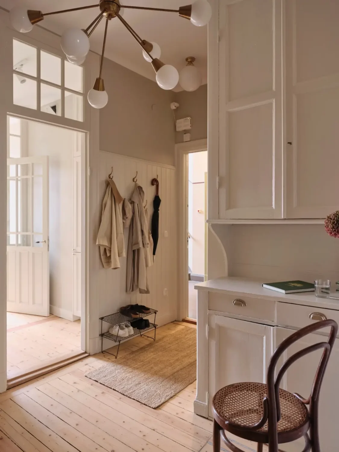 A Serene, Light-Colored Scandinavian Apartment 34 serene-light-scandinavian-apartment-nordroom1