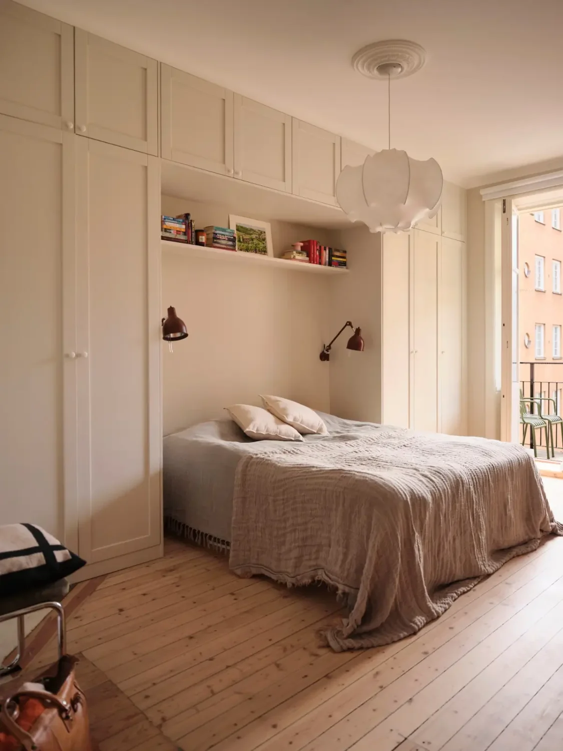 A Serene, Light-Colored Scandinavian Apartment 23 serene-light-scandinavian-apartment-nordroom11