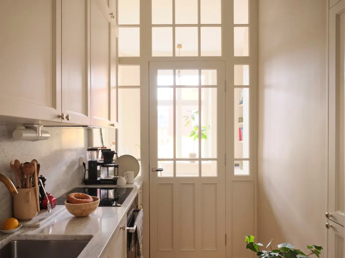 A Serene, Light-Colored Scandinavian Apartment 16 serene-light-scandinavian-apartment-nordroom19