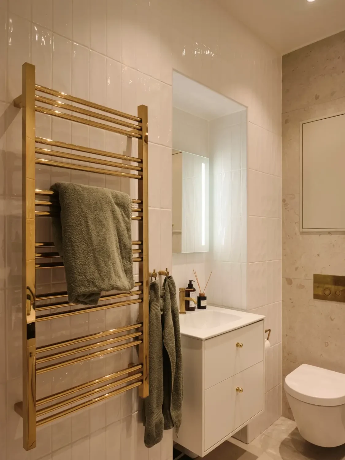 A Serene, Light-Colored Scandinavian Apartment 33 serene-light-scandinavian-apartment-nordroom2