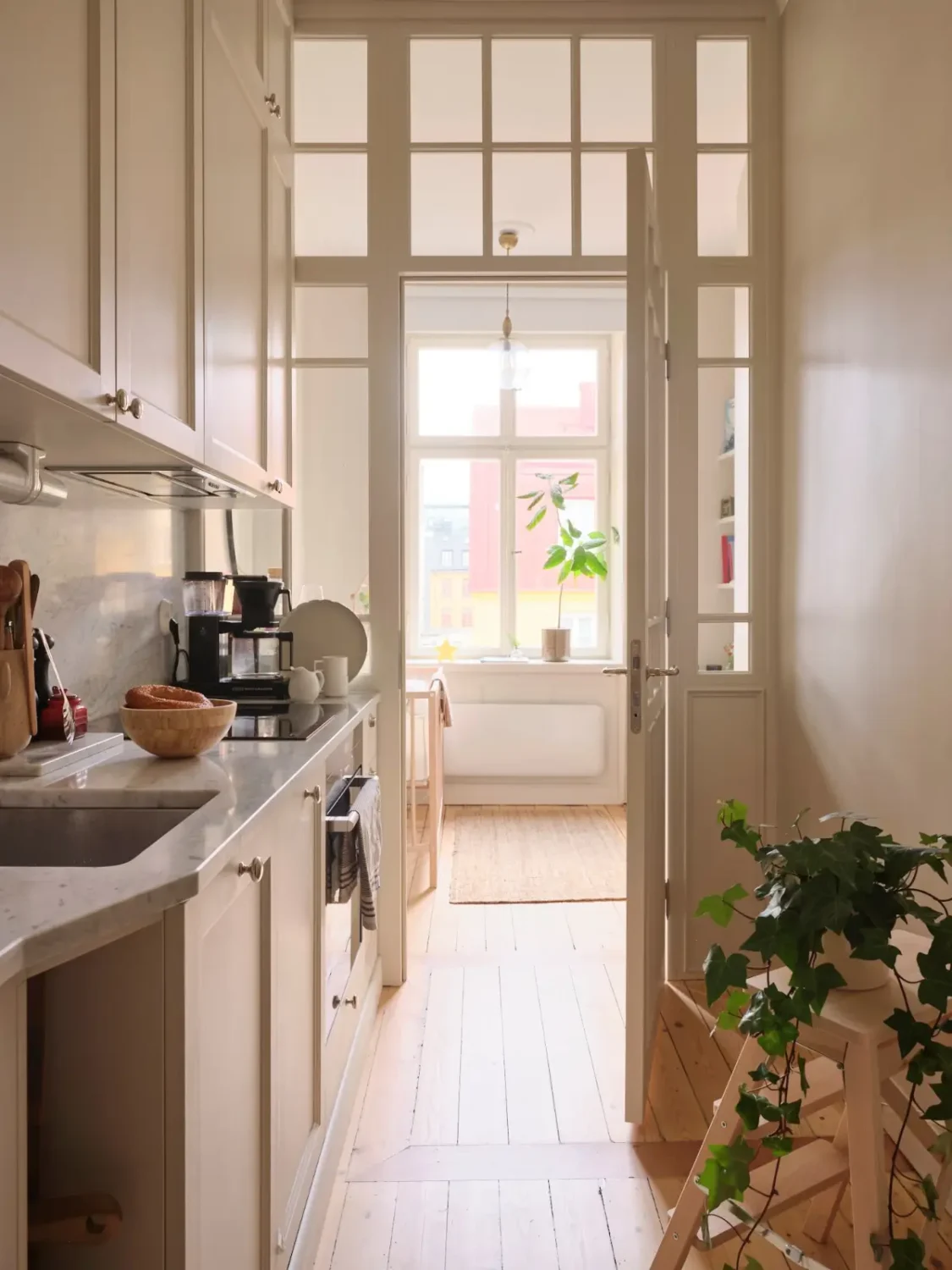 A Serene, Light-Colored Scandinavian Apartment 14 serene-light-scandinavian-apartment-nordroom20