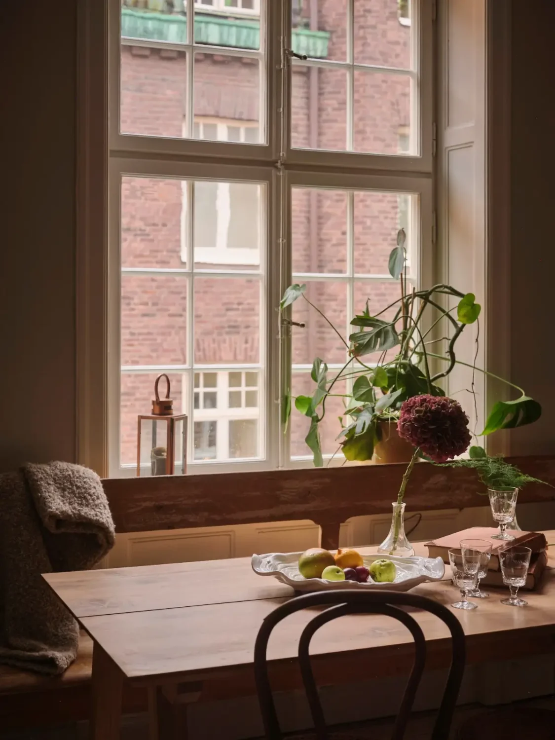 A Serene, Light-Colored Scandinavian Apartment 7 serene-light-scandinavian-apartment-nordroom23