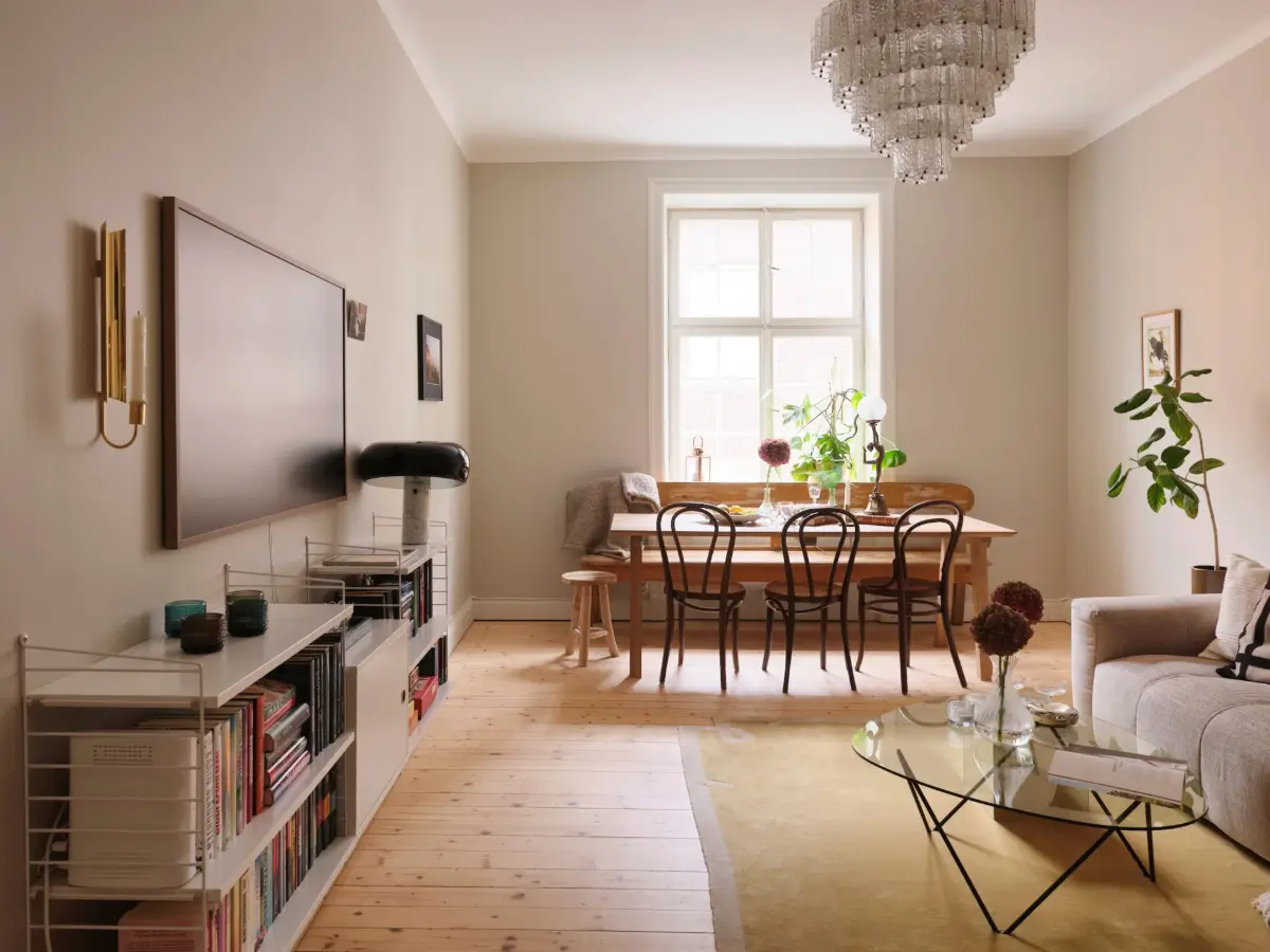 A Serene, Light-Colored Scandinavian Apartment 1 serene-light-scandinavian-apartment-nordroom34