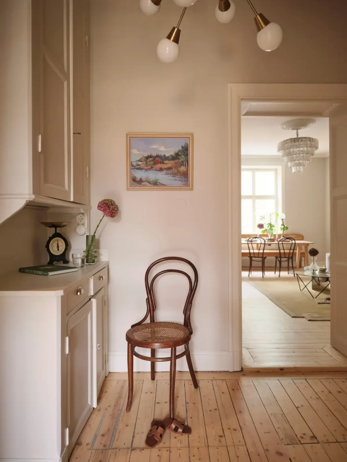 A Serene, Light-Colored Scandinavian Apartment 30 serene-light-scandinavian-apartment-nordroom5