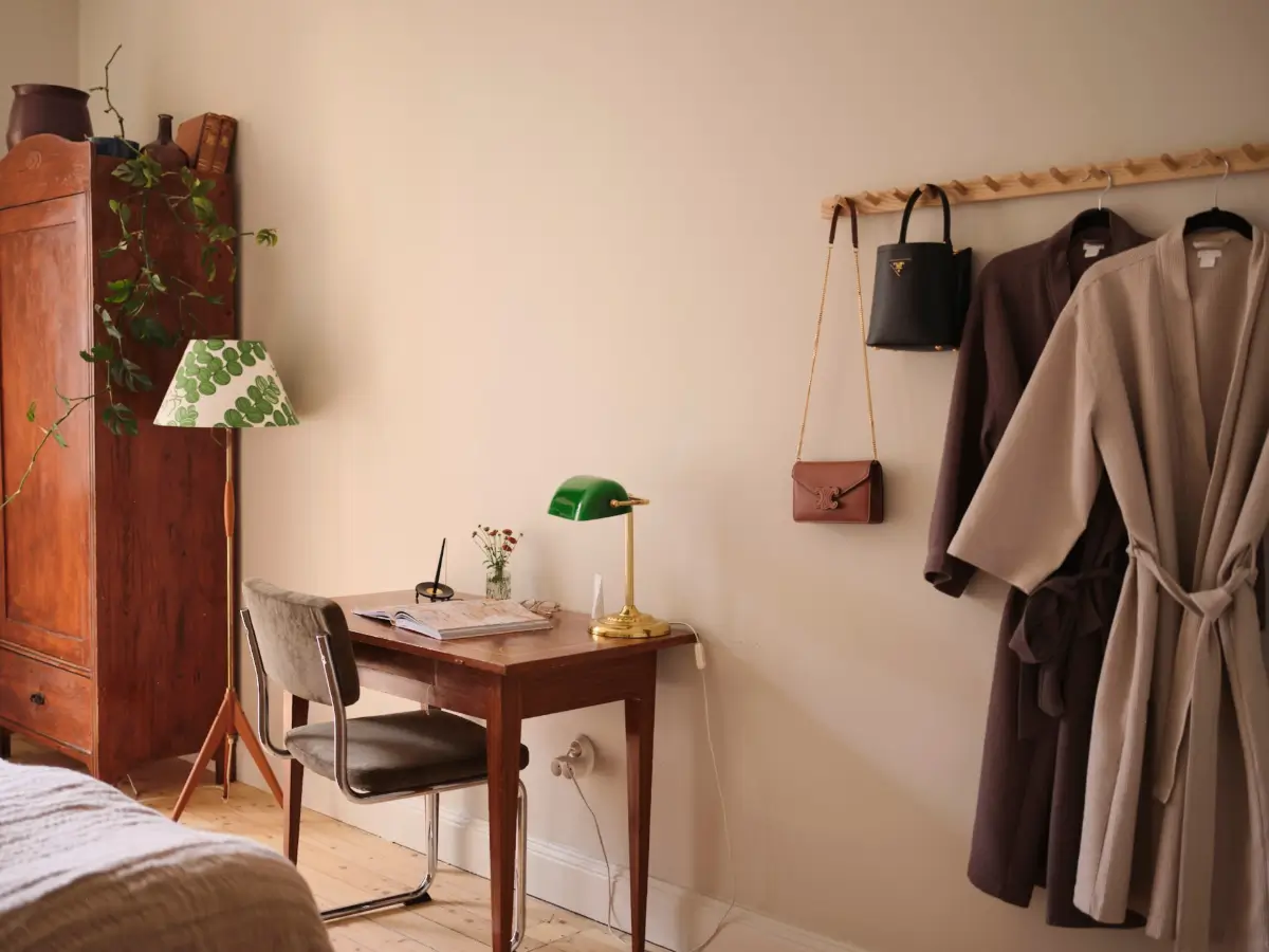 A Serene, Light-Colored Scandinavian Apartment 29 serene-light-scandinavian-apartment-nordroom6