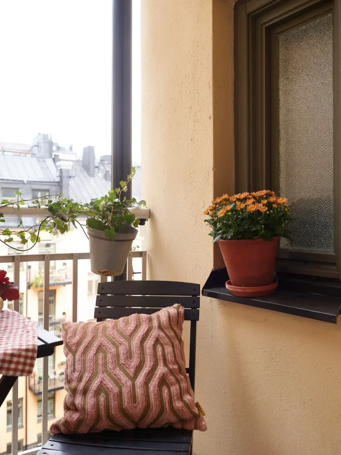 A Spacious Family Apartment with Original Details in Stockholm 31 small balcony A Spacious Family Apartment with Original Details in Stockholm