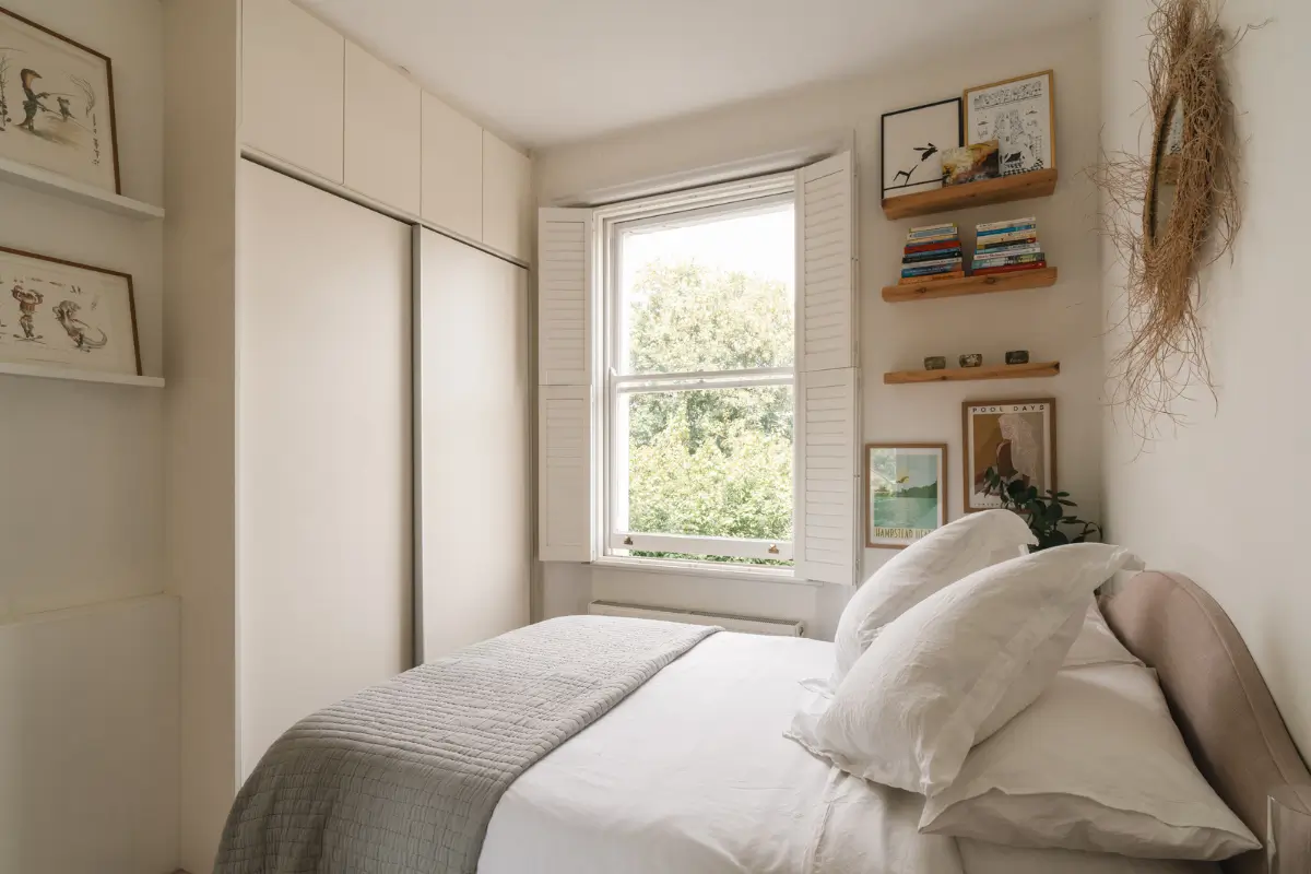 A Bright and Cozy One-Bedroom Apartment in London 10 small bedroom floor-to-ceiling wardrobes with sliding doors
