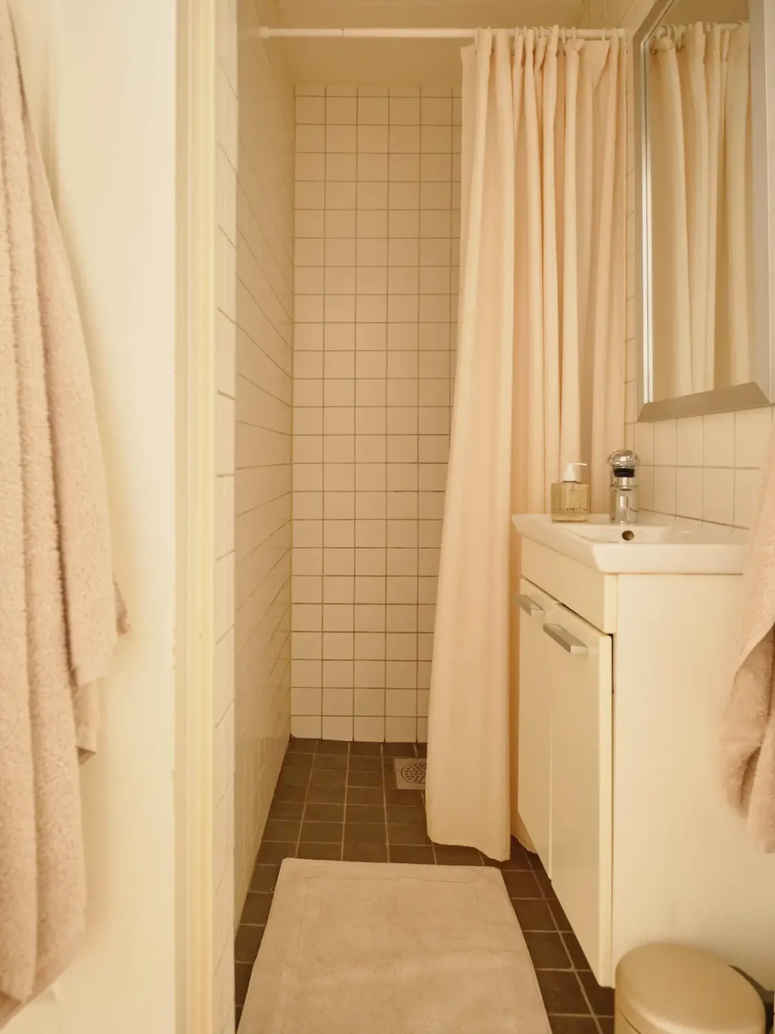 A Lush Balcony and Charming Rooms in a Late 19th Century Apartment 26 small simple bathroom