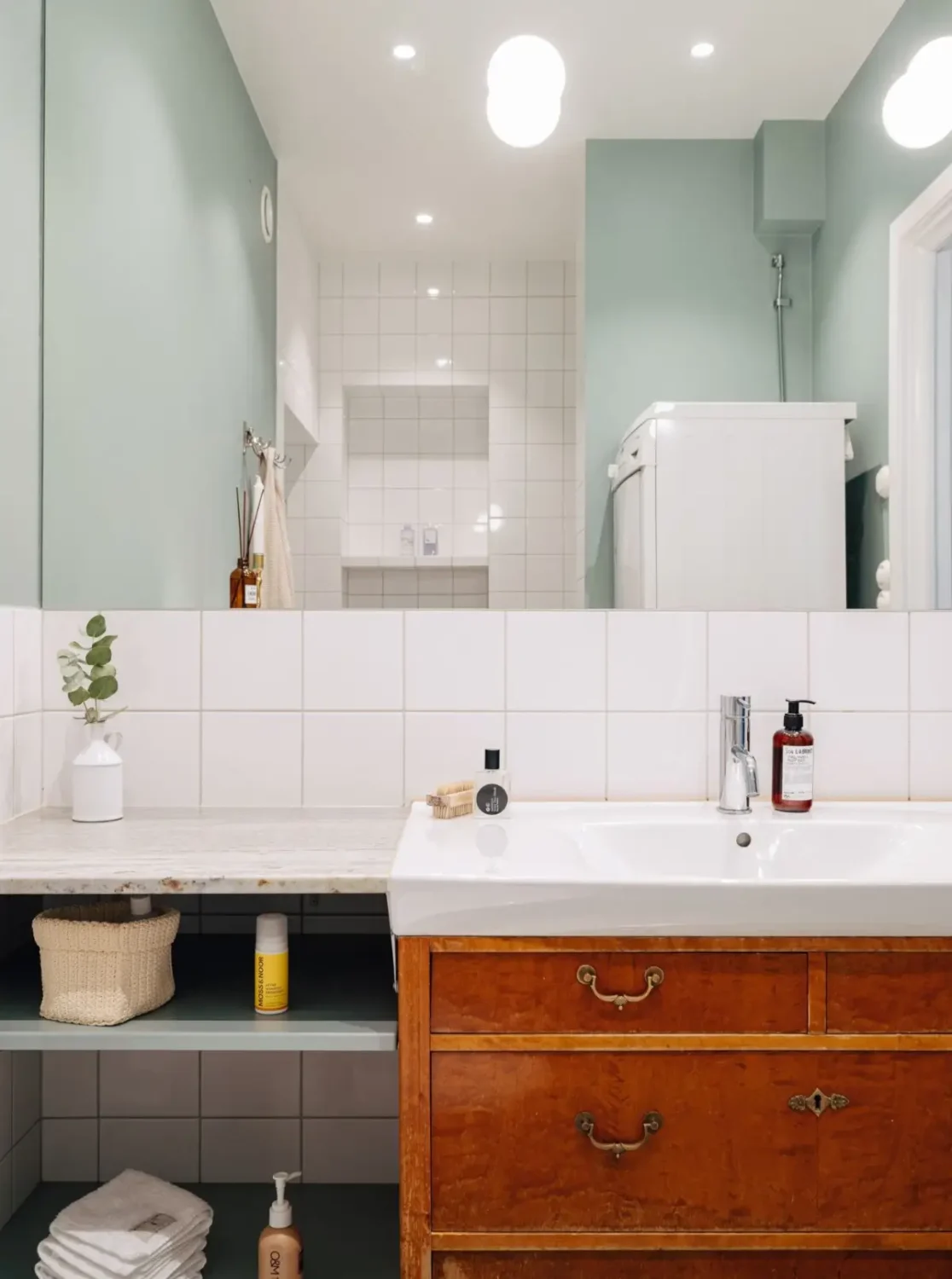 A Scandi Apartment with Bright Color Pops and a Beautiful Courtyard Terrace 27 soder10