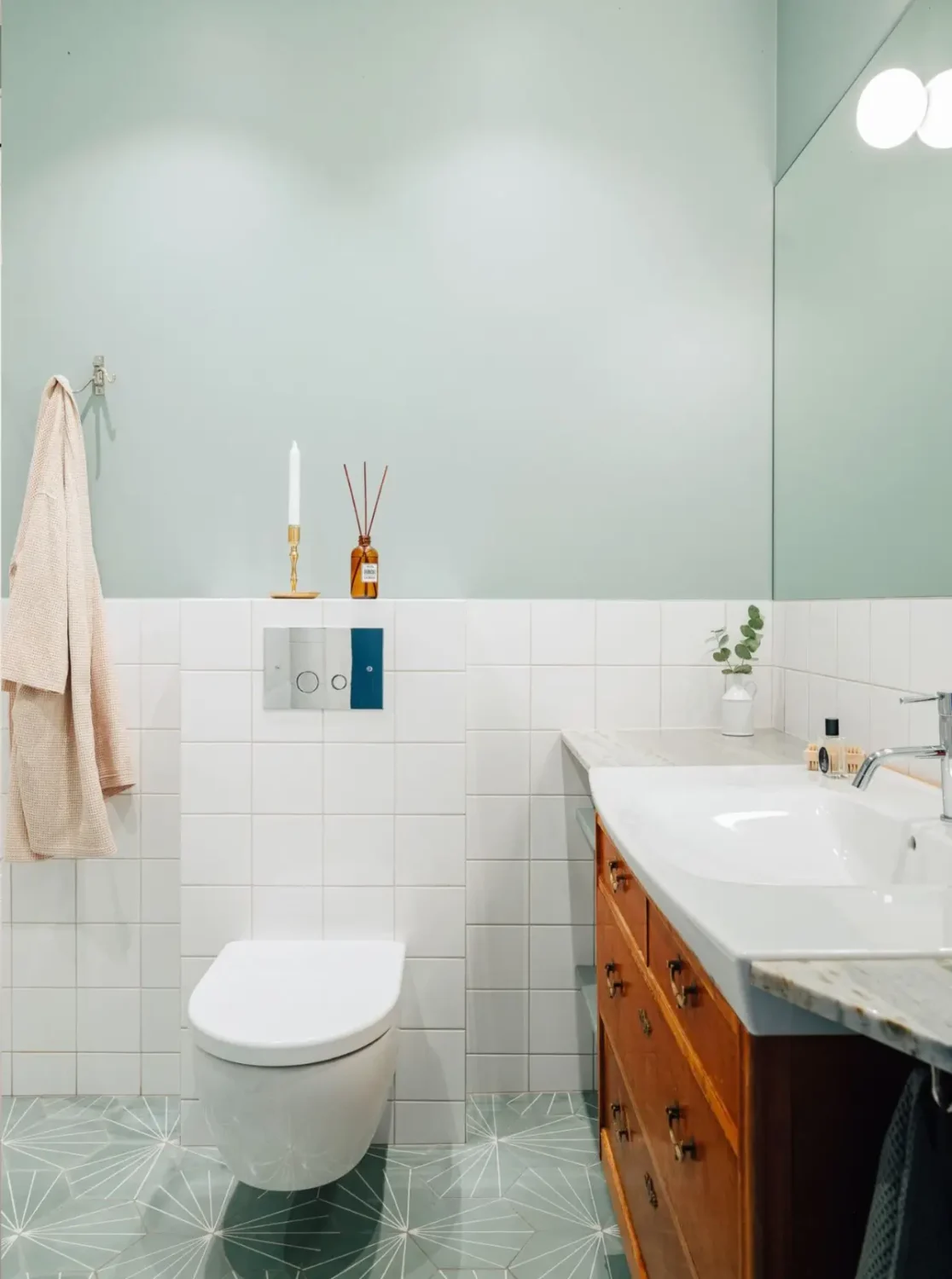 A Scandi Apartment with Bright Color Pops and a Beautiful Courtyard Terrace 26 soder11