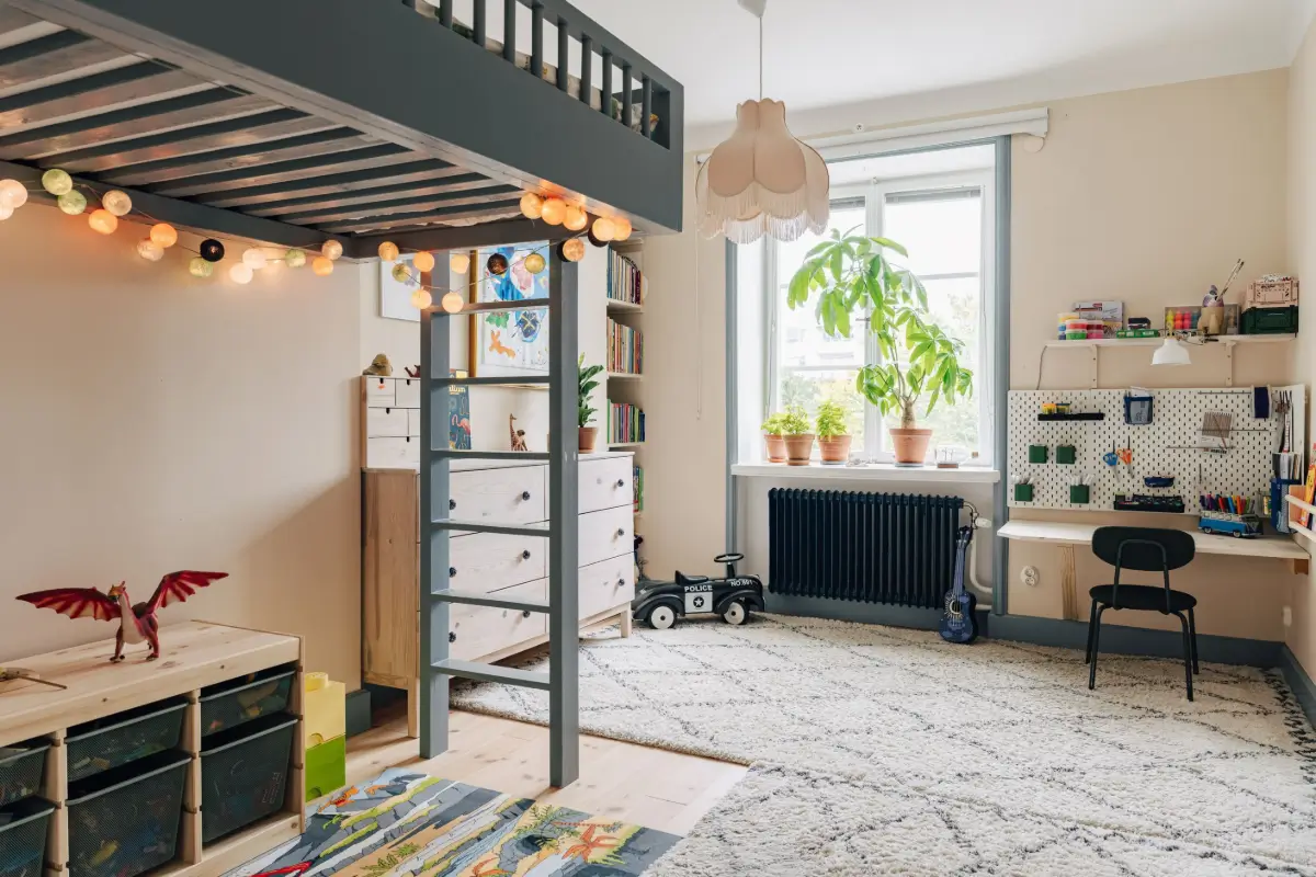 A Scandi Apartment with Bright Color Pops and a Beautiful Courtyard Terrace 24 soder16
