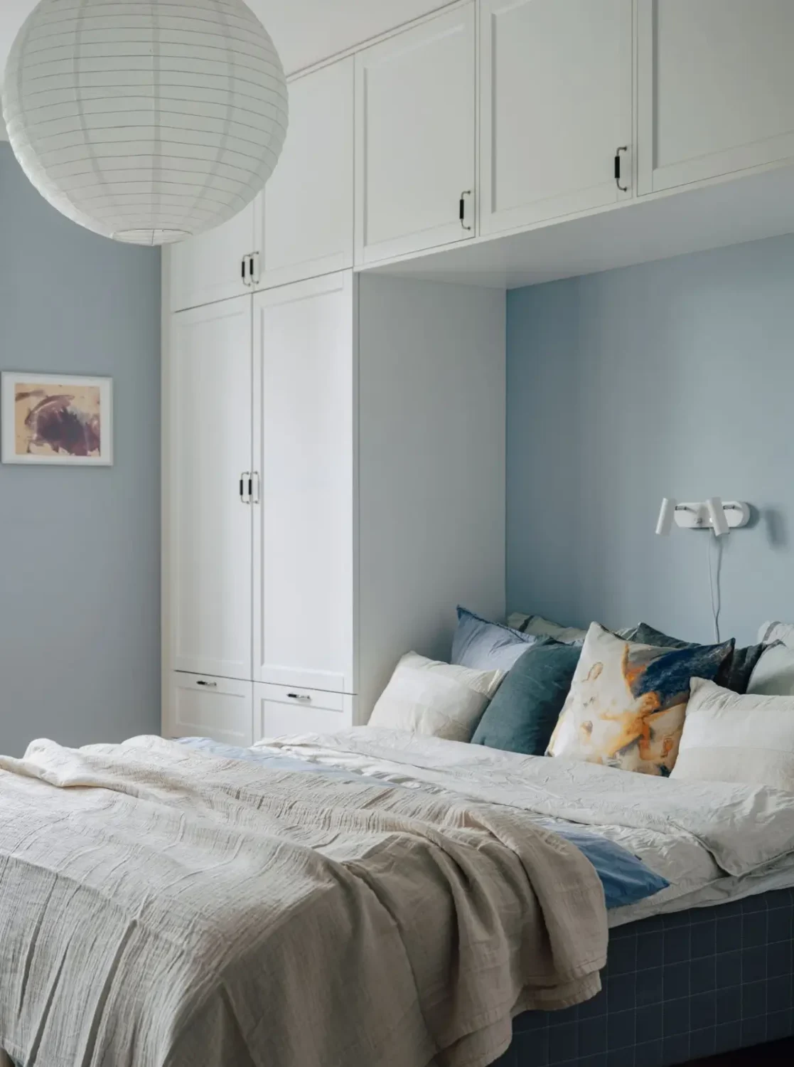 A Scandi Apartment with Bright Color Pops and a Beautiful Courtyard Terrace 20 soder17