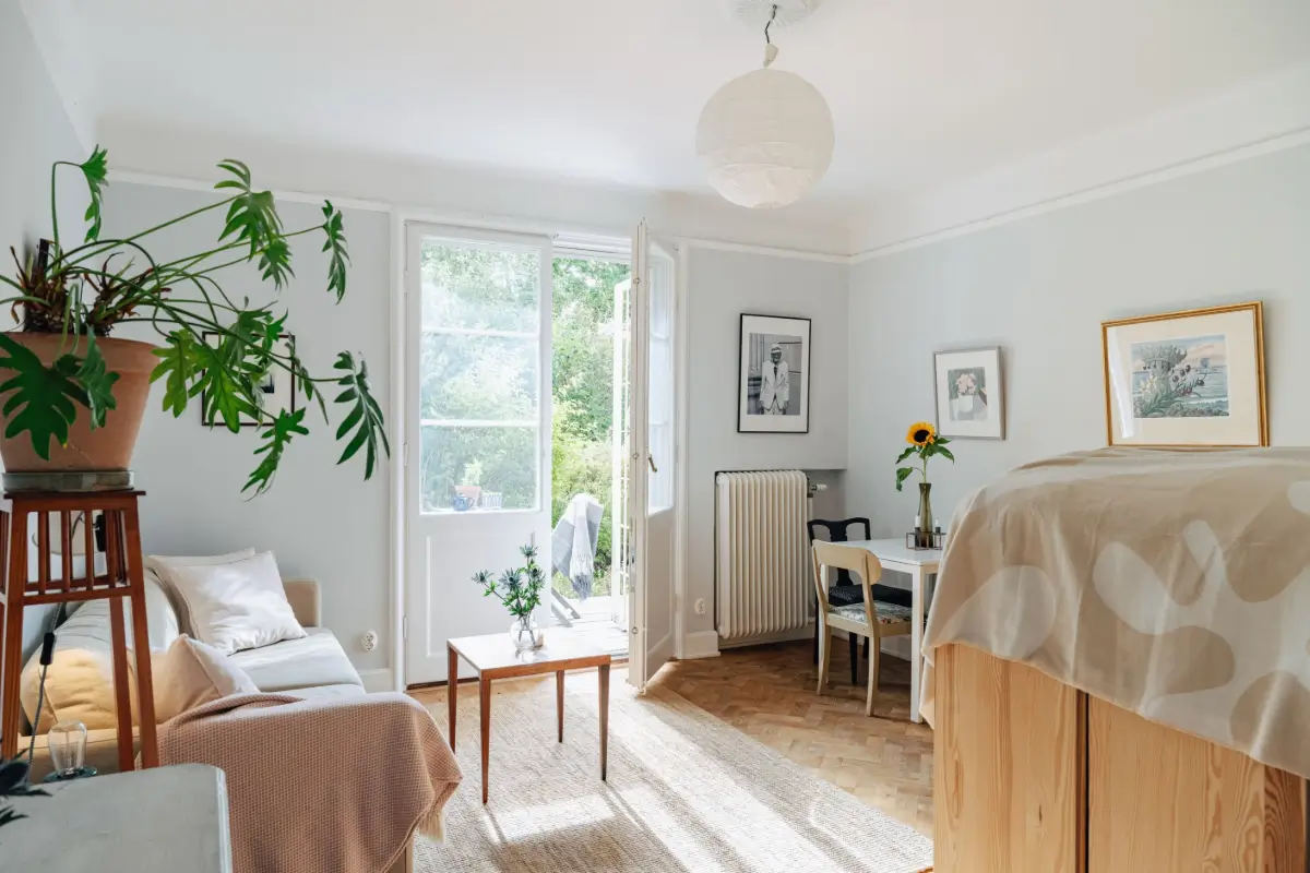 A Scandi Apartment with Bright Color Pops and a Beautiful Courtyard Terrace 32 soder6