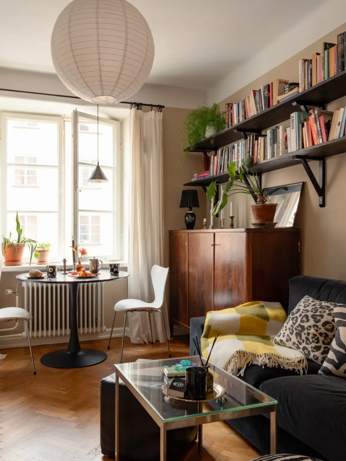 Warm Beige Walls and Practical Niches in a 1920s Studio Apartment 3 studio apartment bookshelves
