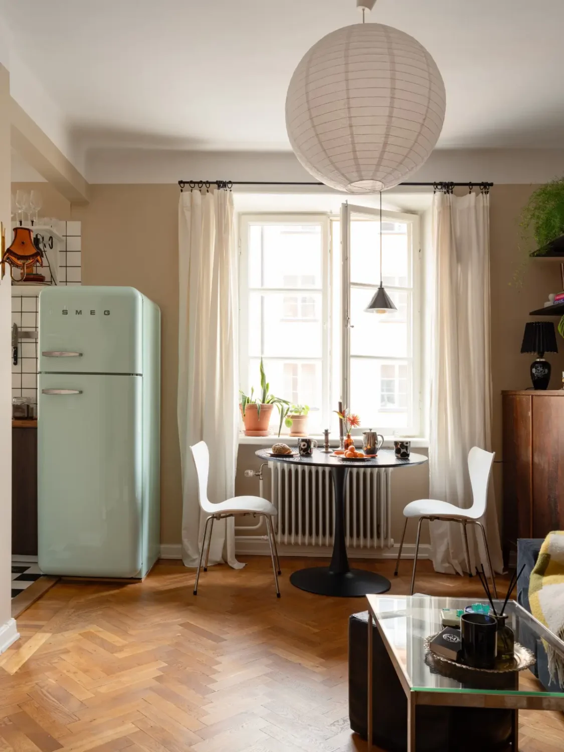 Warm Beige Walls and Practical Niches in a 1920s Studio Apartment 10 studio mint green smeg fridge