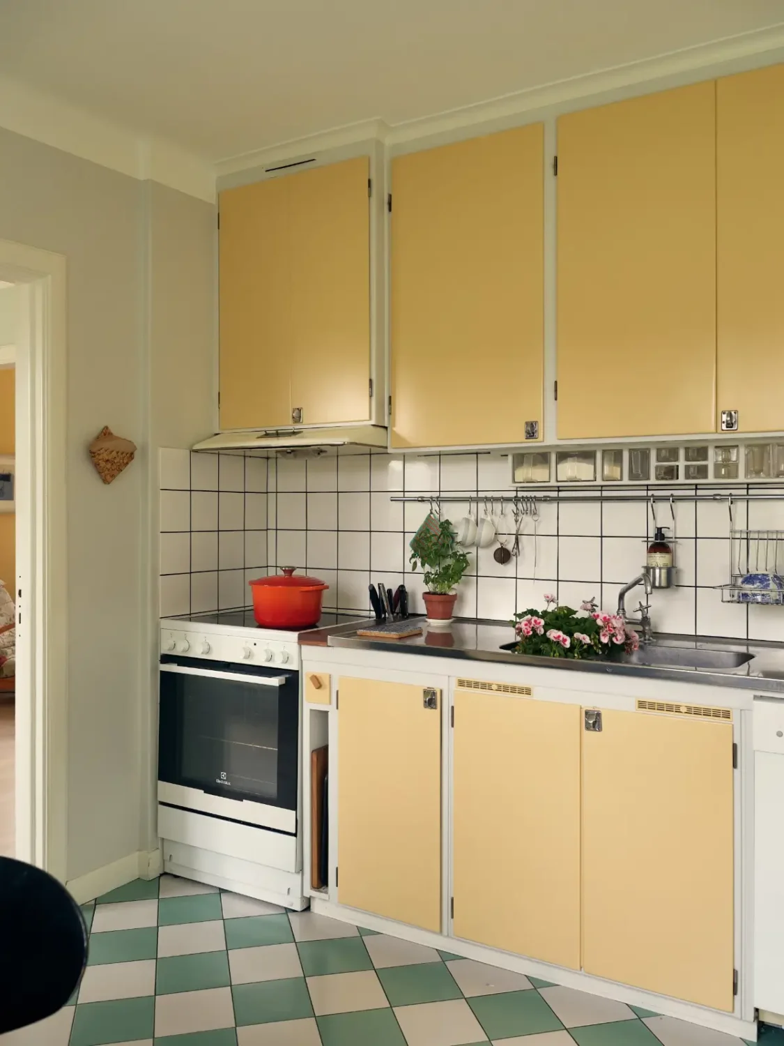 A Cheerful Color Palette in an Early 20th Century Villa in Stockholm 13 sunny yellow 1950s kitchen
