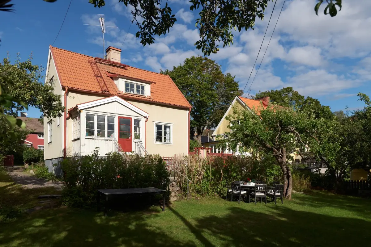 A Well-Preserved 1920s House with a Green Kitchen in Stockholm 46 swedish home A Well-Preserved 1920s House with a Green Kitchen in Stockholm