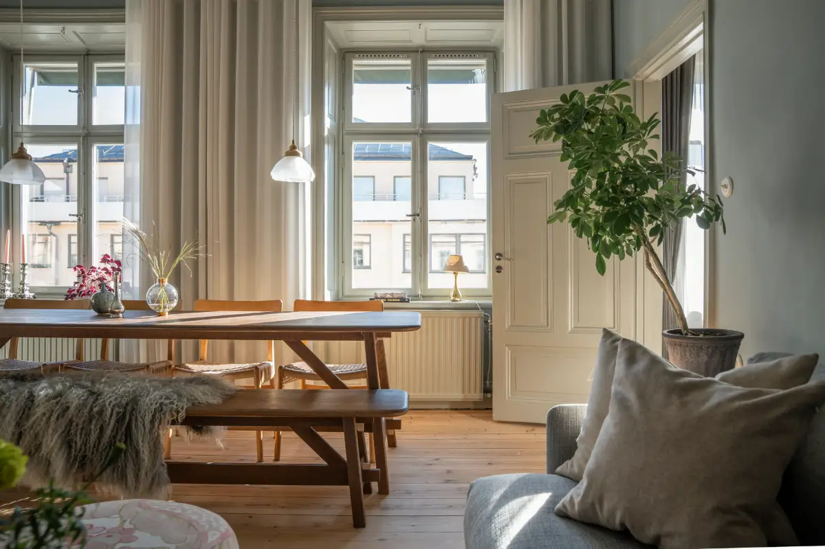 Historic Elegance and a French-Style Kitchen and Bathroom in a Stockholm Apartment 9 swedish living room large windows