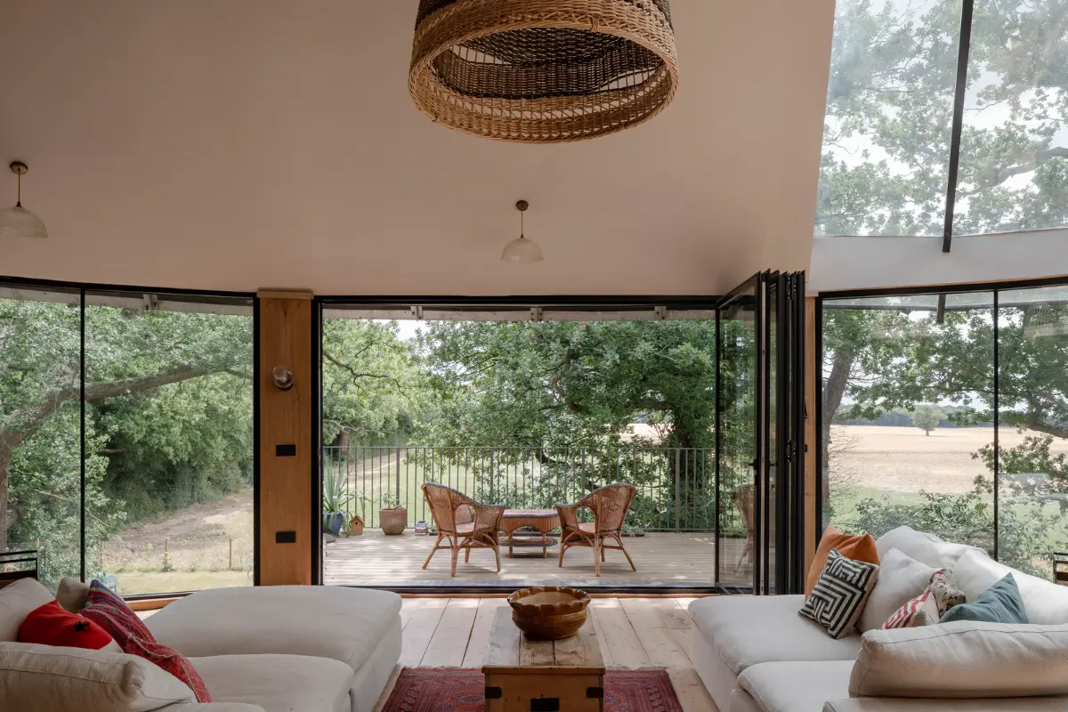 the roundhouse england32