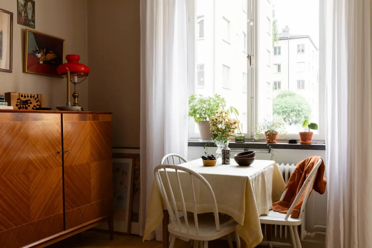 A Warm Beige Studio Apartment with a Butter-Yellow Kitchen 7 warm-beige-studio-apartment-yellow-kitchen-nordroom