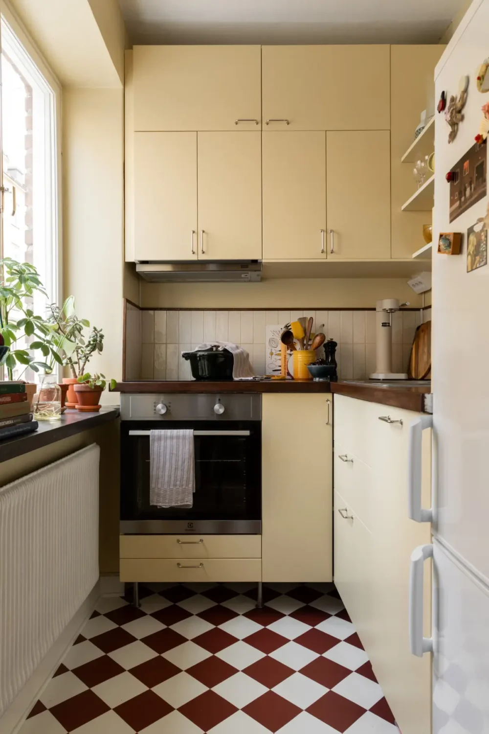 A Warm Beige Studio Apartment with a Butter-Yellow Kitchen 15 warm-beige-studio-apartment-yellow-kitchen-nordroom12