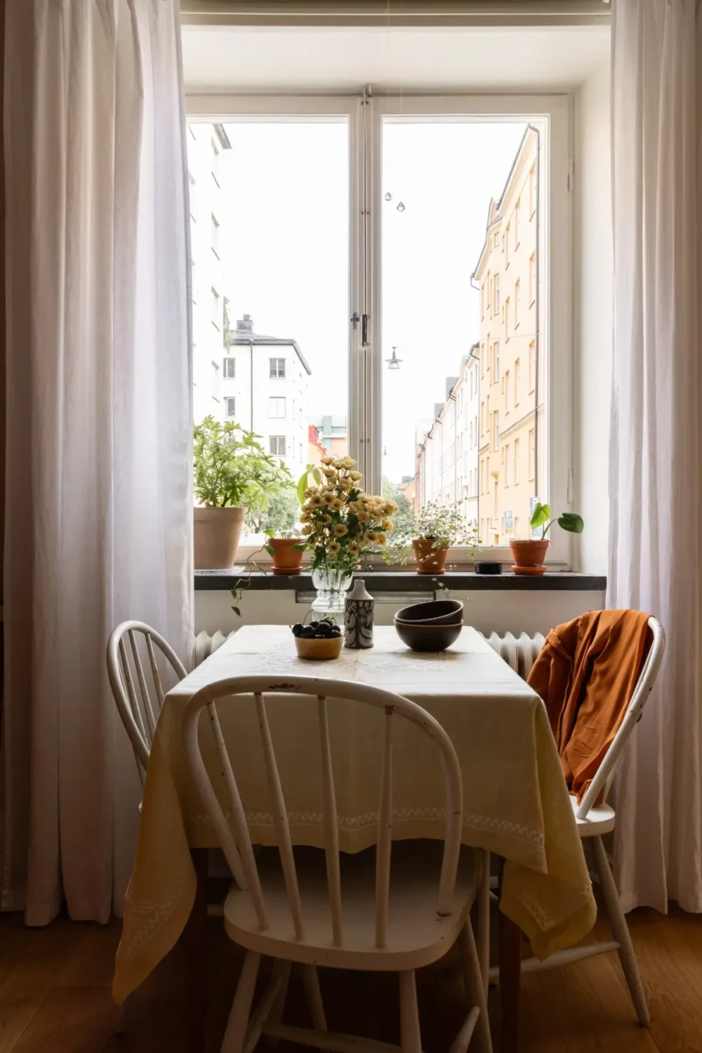 A Warm Beige Studio Apartment with a Butter-Yellow Kitchen 13 warm-beige-studio-apartment-yellow-kitchen-nordroom14