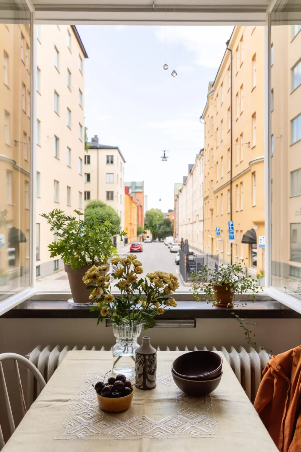 A Warm Beige Studio Apartment with a Butter-Yellow Kitchen 12 warm-beige-studio-apartment-yellow-kitchen-nordroom15