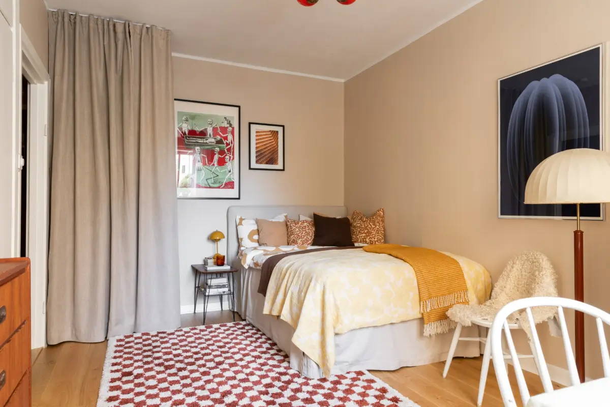 warm-beige-studio-apartment-yellow-kitchen-nordroom18