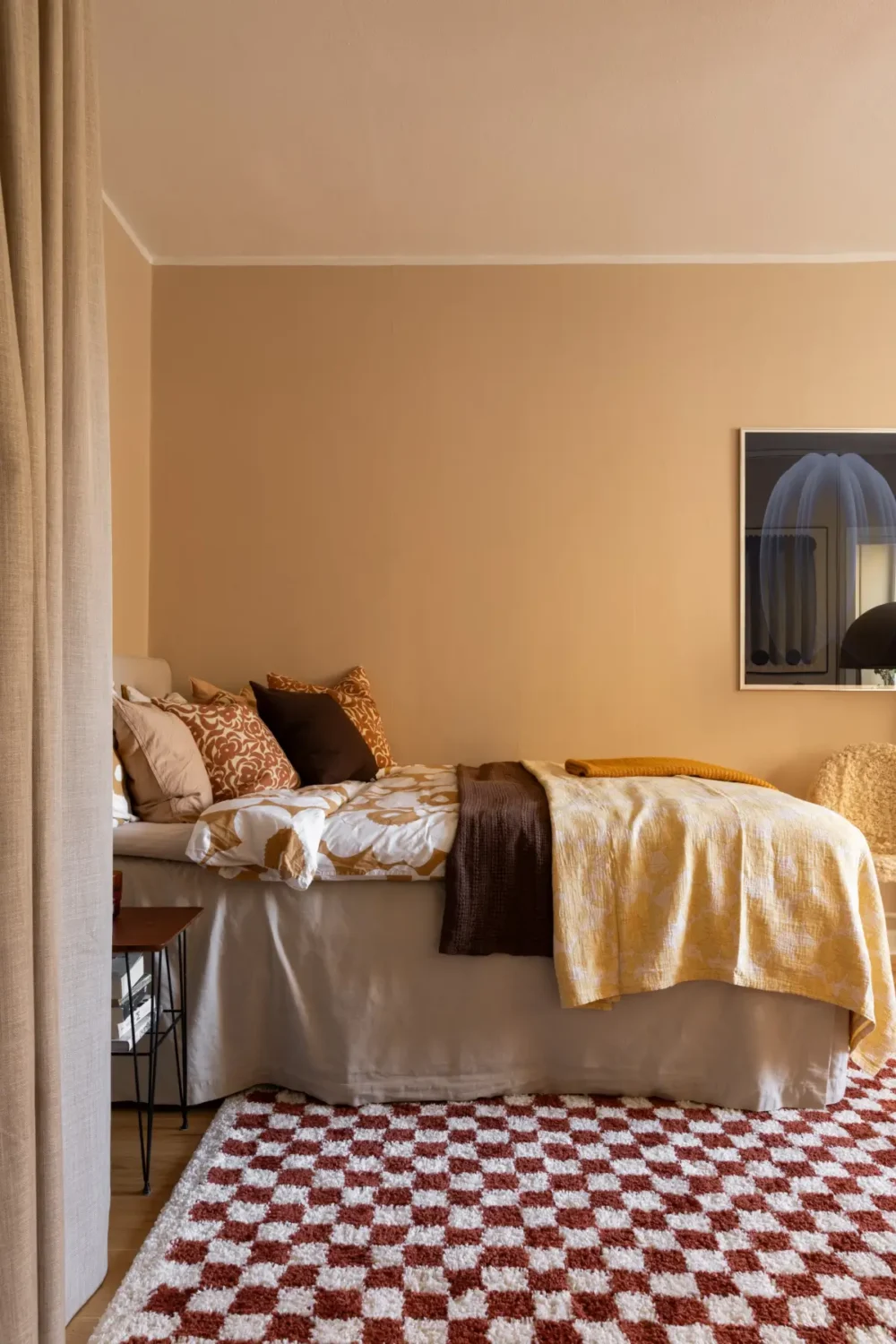 A Warm Beige Studio Apartment with a Butter-Yellow Kitchen 2 warm-beige-studio-apartment-yellow-kitchen-nordroom3