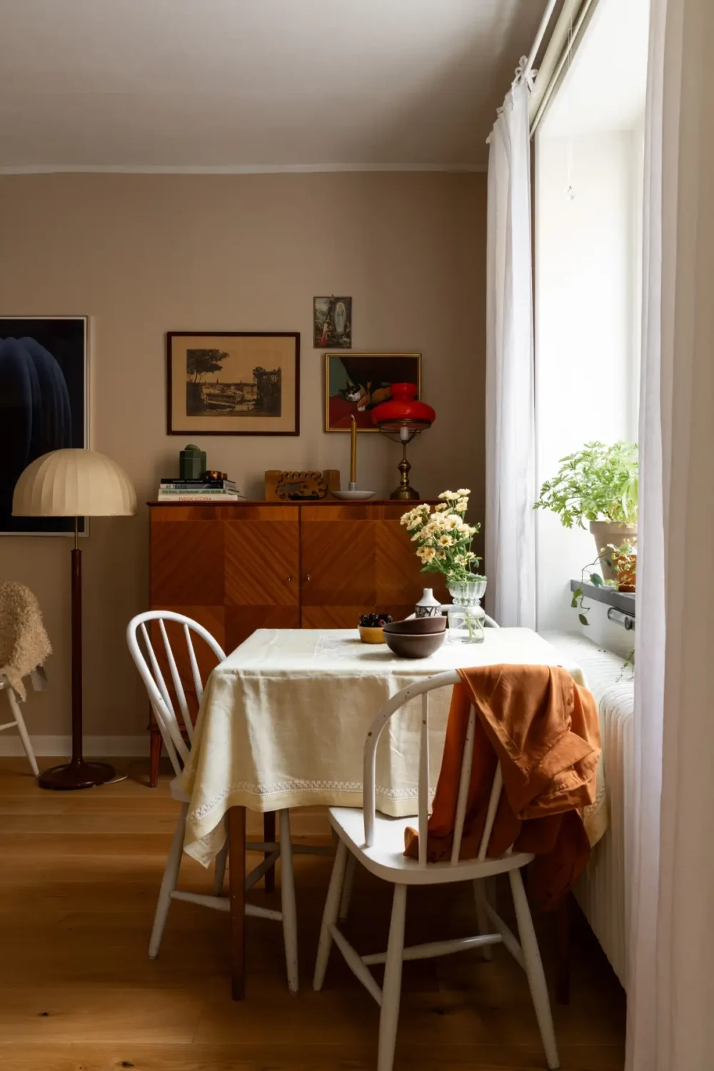 A Warm Beige Studio Apartment with a Butter-Yellow Kitchen 8 warm-beige-studio-apartment-yellow-kitchen-nordroom6