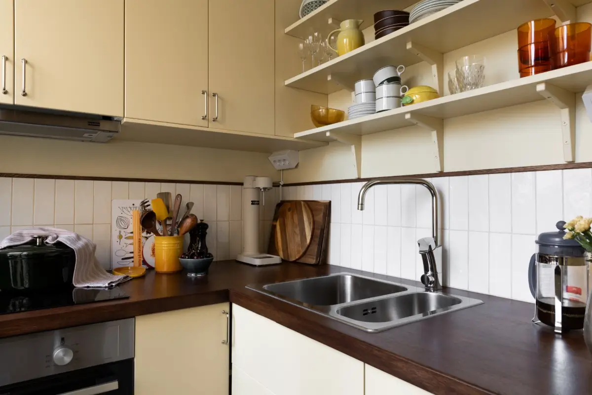 A Warm Beige Studio Apartment with a Butter-Yellow Kitchen 16 c