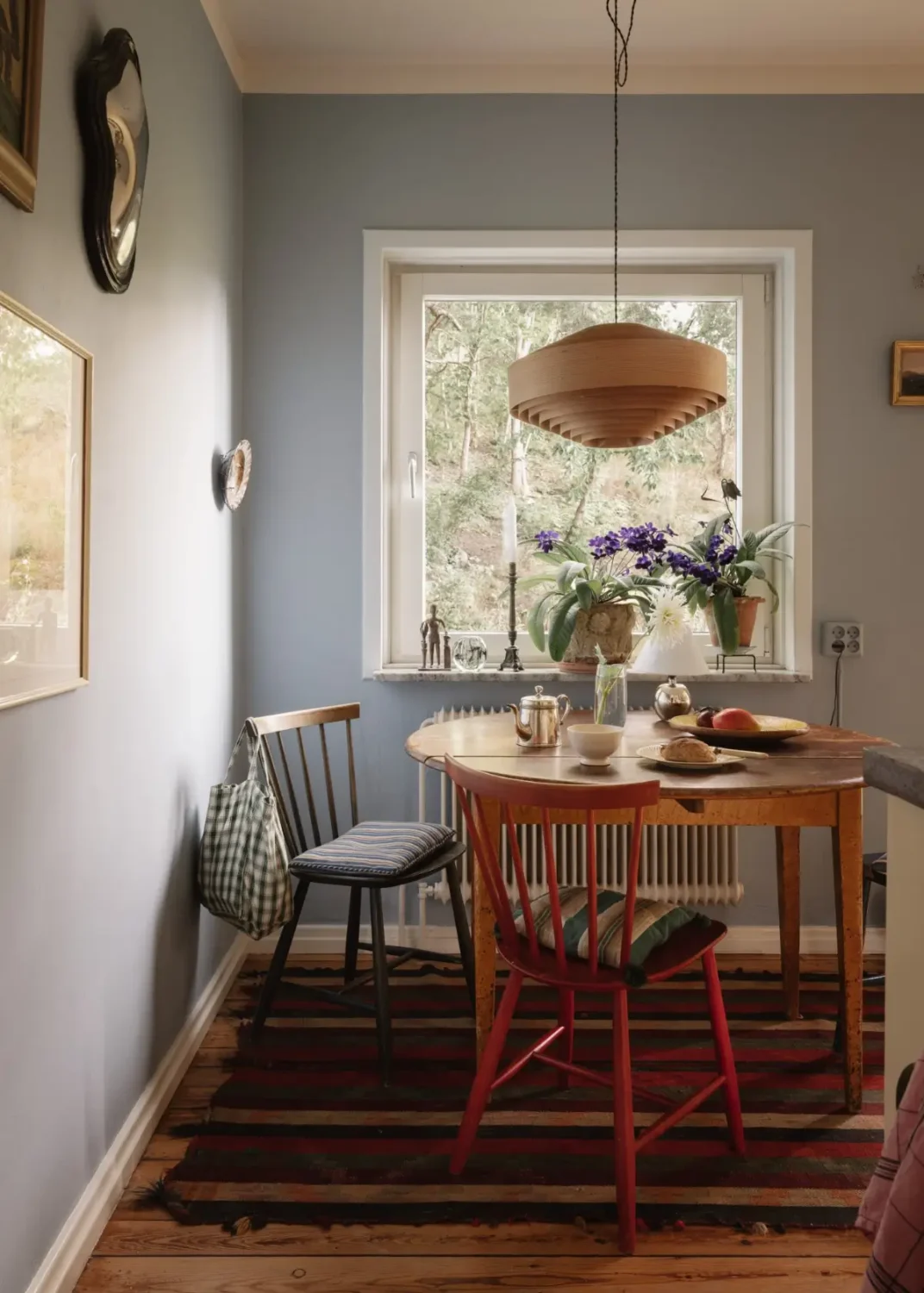 A Pink 1930s Studio Apartment with a Lovely Private Garden 16 wooden kitchen table