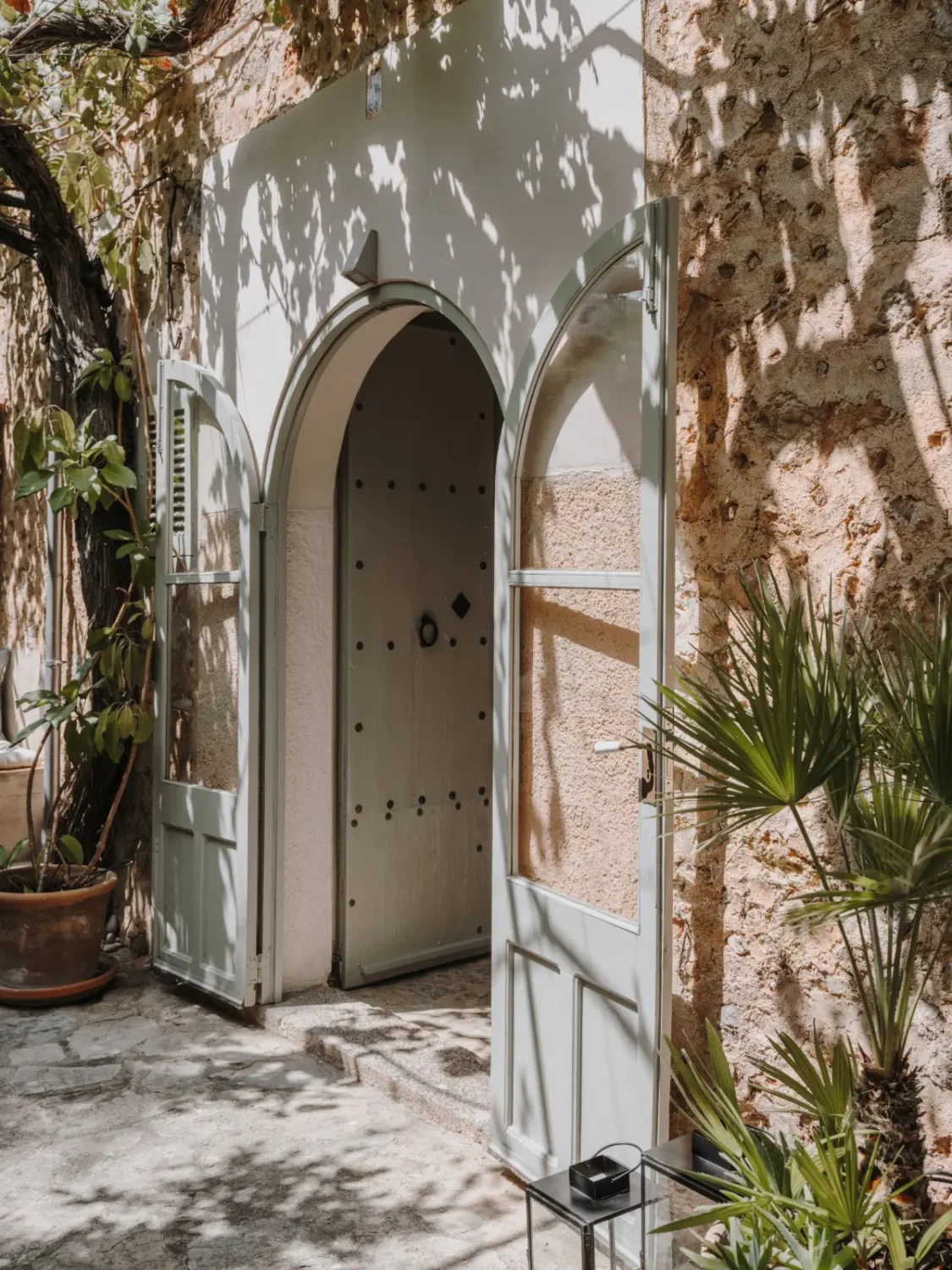 A Deià Home with Historic Character, Natural Materials, and a Charming Terrace 38 1800s-home-deia-mallorca-nordroom3