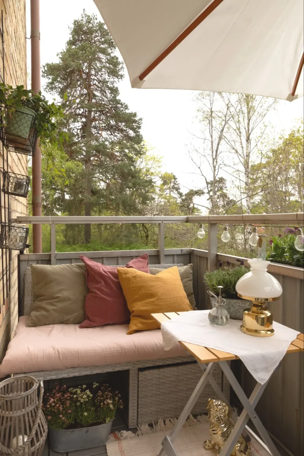 A Well-Preserved 1950s Apartment North of Stockholm 8 balcony bench