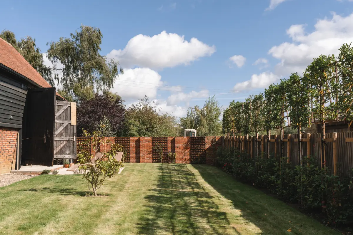 A Restored 18th-Century Barn in Blends Heritage and Modern Harmony 31 barn conversion england A Restored 18th-Century Barn in Blends Heritage and Modern Harmony
