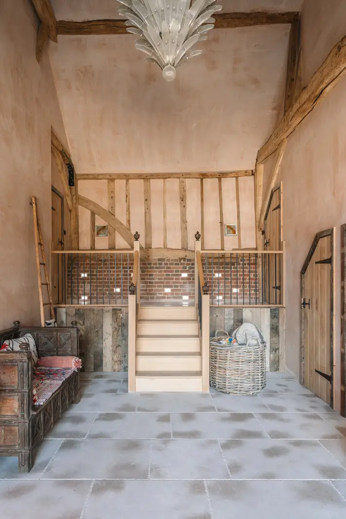 A Restored 18th-Century Barn in Blends Heritage and Modern Harmony 16 barn-conversion-england11